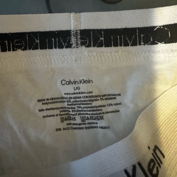New Calvin Klein - Picture 5 of 8